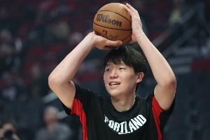 媒体人：杨瀚森的比赛好看在于 他总能拿出点新东西给你秀一秀